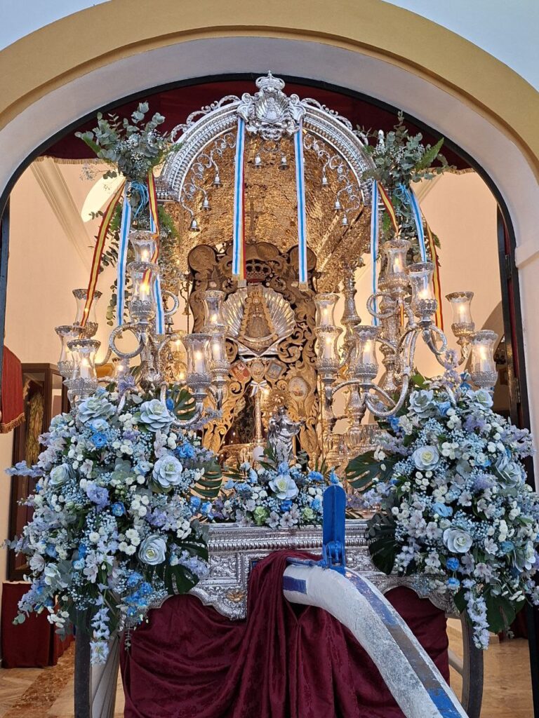 Acto de oración y canto durante una de las etapas del Camino de Esperanza.