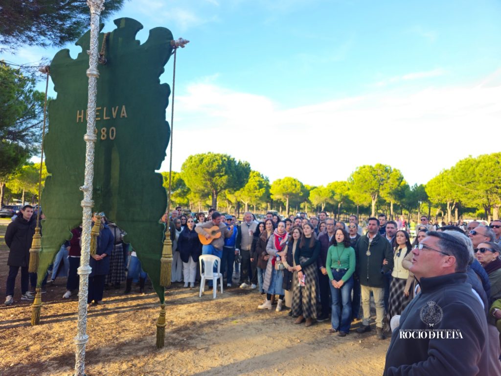 Foto del Simpecado o grupo de hermanos