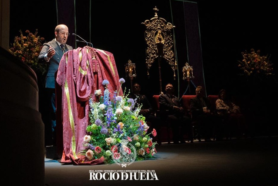 Luis Miguel Robles durante el Pregón Rociero 2026