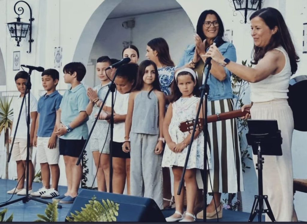 Coro infantil Pinitos de la Hermandad del Rocío de Huelva